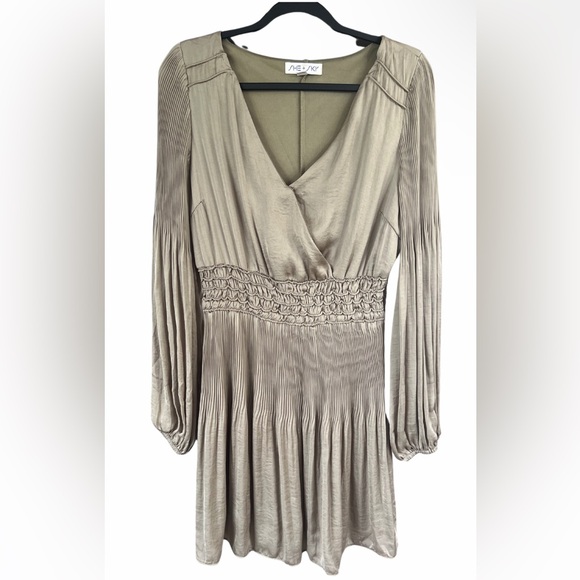 She + Sky Soft Green Long Sleeve Pleated Dress Size L - Picture 3 of 13